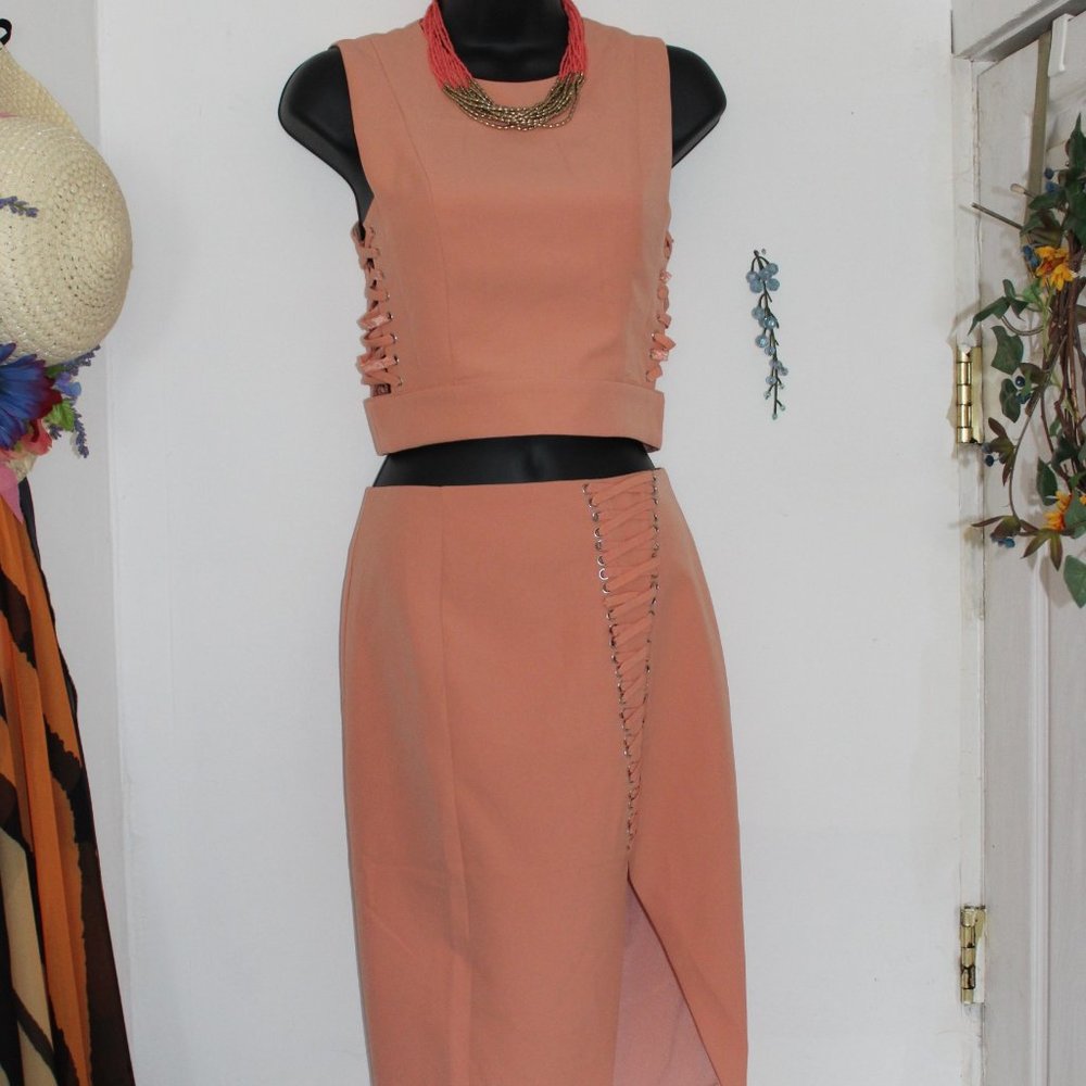 L'ATISTE Peach Cutout Crop Top & Skirt Set